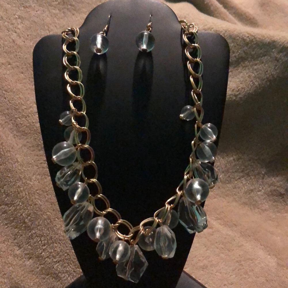 Gold necklace and earrings necklace